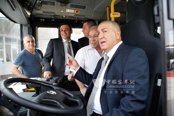 以色列客戶試駕金旅客車