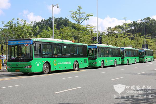 為本次深圳高交會提供會場交駁服務的海格混動公交車隊