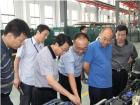 時任中航工業飛機唐軍總經理、中航工業西飛宋水云書記考察愛維客商務客車試制生產線并指導。