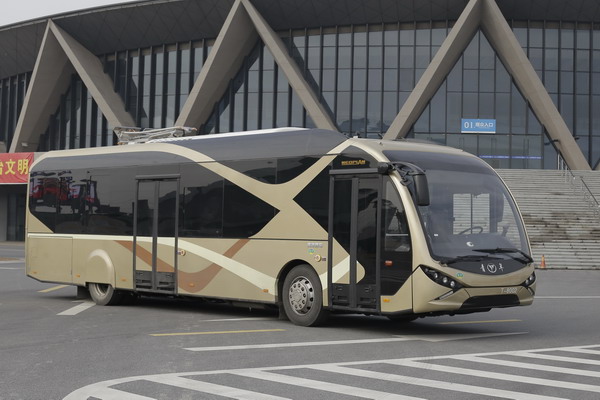 青年JNP6123BEV純電動客車