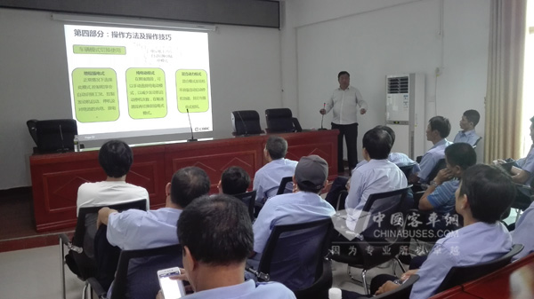中車電動工程師在海口為駕駛員培訓