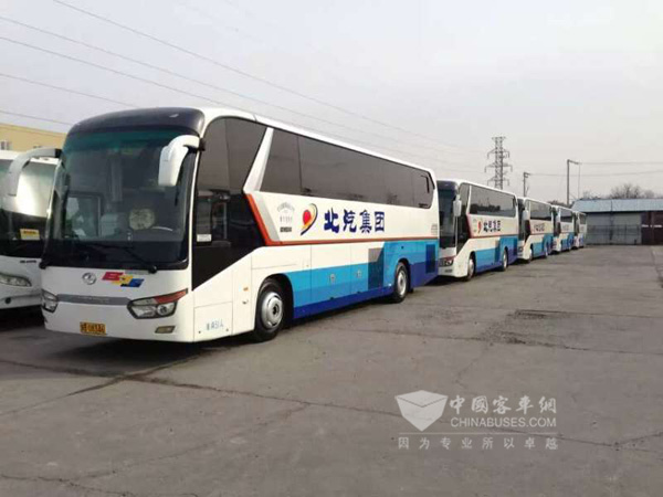 兩會期間上會車輛金龍龍威整裝待發