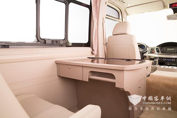 宇通T7高端公商務車內飾