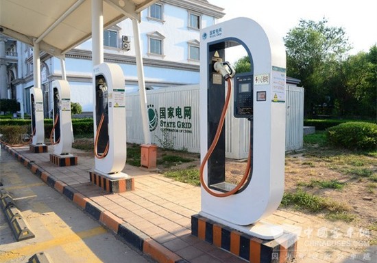 云南5年內(nèi)投40億建電動(dòng)汽車(chē)充電設(shè)施