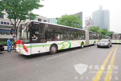 上海：松江大學(xué)城“巨龍”公交車(chē)全部退役 將被新能源公交車(chē)取代
