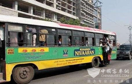 印度啟動婦女安全搭車服務 在公交車上裝緊急按鈕