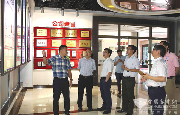 雅安市人民政府副市長王加良一行蒞臨參觀銀隆新能源
