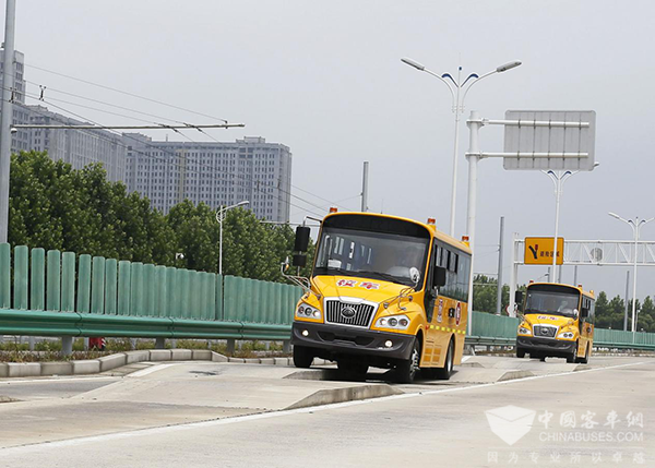 宇通校車性能測試現場