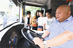 全國首條正式運營無軌電無軌電車首進校園