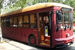 來賓市遇見鐺鐺車，公交車跑出民國范兒
