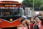 重慶：重陽節，社區空巢老人免費乘觀光巴士游渝中