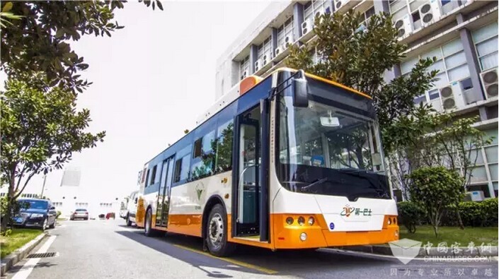 【猜一猜】能分析、會計算，還搭載機器人的300臺純電動客車將去哪里？