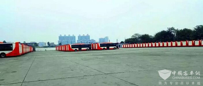 【猜一猜】能分析、會計算，還搭載機器人的300臺純電動客車將去哪里？