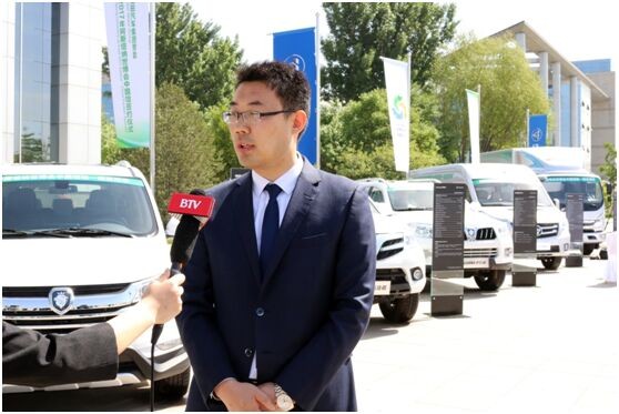 　福田汽車集團海外事業本部副總經理程萬志接受記者采訪
