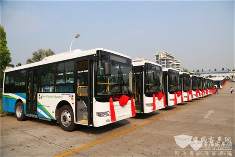 即將發往塞拉利昂的金旅客車