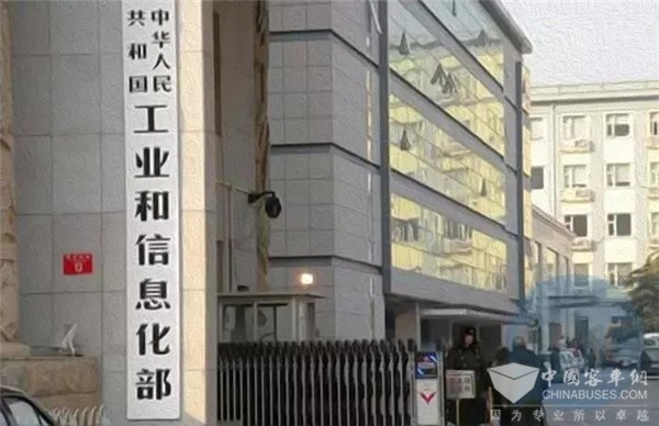 工信部新聞發言人黃利斌：氫燃料電池汽車更適用于長途商用車領域