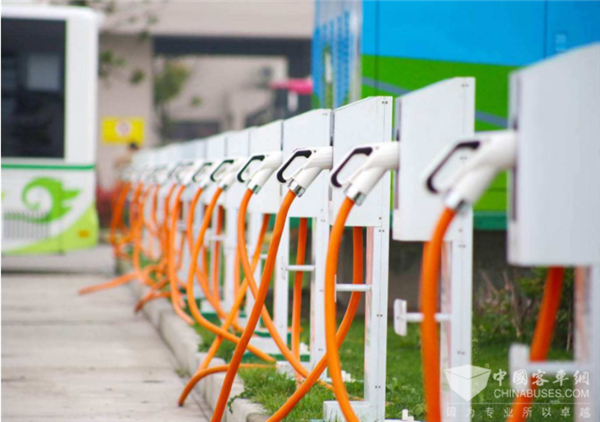 國家發改委：今年全國預計新建60萬多個新能源車充電樁