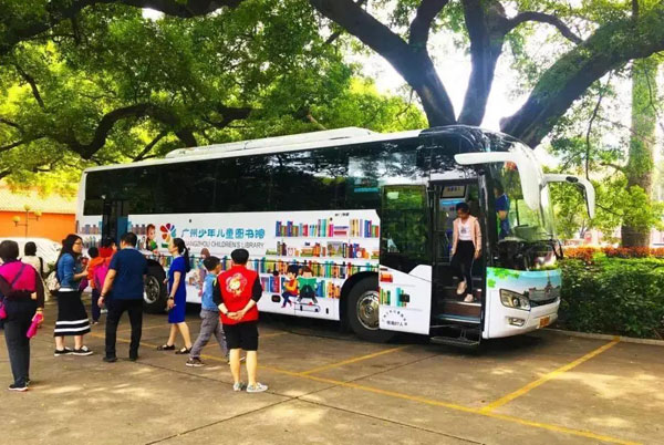 出口芬蘭的金旅移動圖書車 帶給你詩和遠方