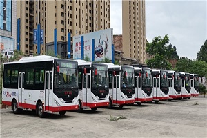 為建黨99周年獻(xiàn)禮 東風(fēng)超龍EQ6711再入“天下苗族第一縣”