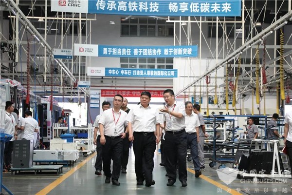 中車集團(tuán)黨委常委、副總裁余衛(wèi)平赴中車電動調(diào)研指導(dǎo)工作