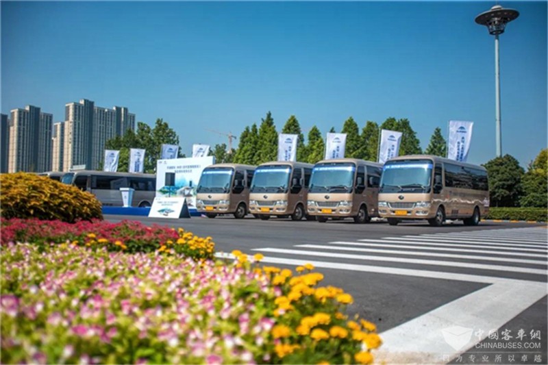 宇通成為央視《走村直播看脫貧》官方指定用車