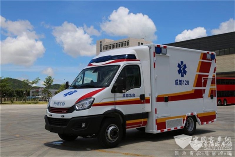  100臺依維柯歐勝方艙救護車交付成都衛健委