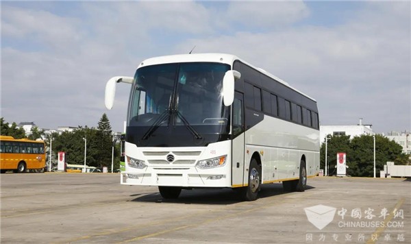 結合國情量身定制 50臺金旅旅游大巴發運津巴布韋