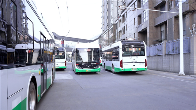 宇通雙源無軌電車引領(lǐng)城市多樣化出行