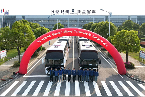 亞星客車再次“出?！?X9-3雙風擋豪華公路旅游車型發運沙特