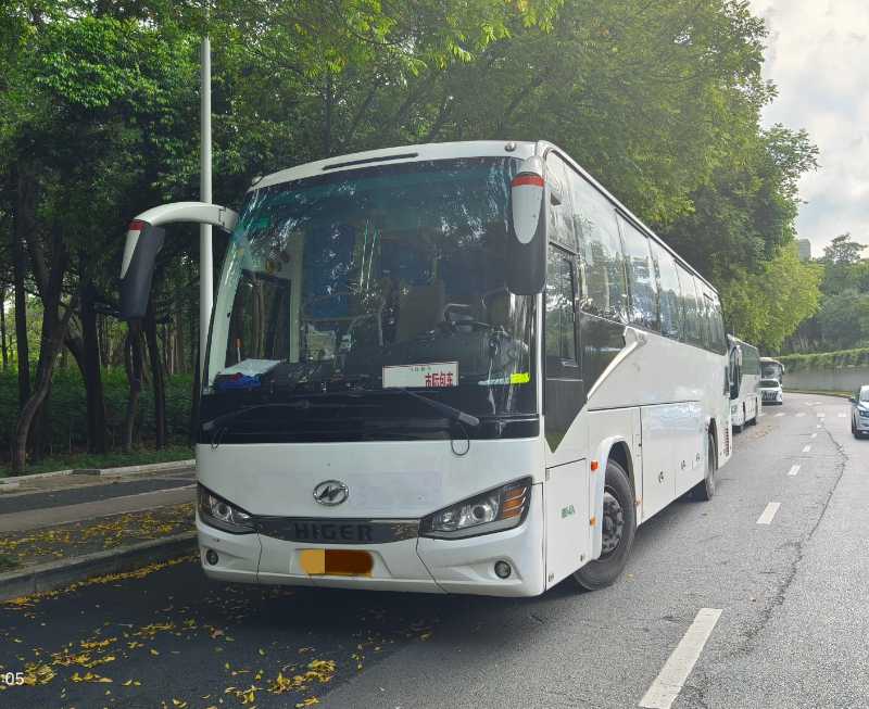 2018年9月 深圳牌國(guó)五48座金龍6111氣囊中門(mén)旅游車