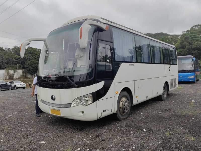 2015年6月 粵B非營運37座通倉宇通6858型客車