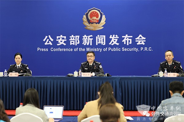 公交優先的牛鼻子是路權：道路優先是硬道理
