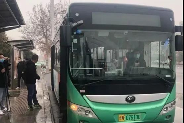 公交車運營進出站、開關門操作的這些規范，你真的知道嗎？