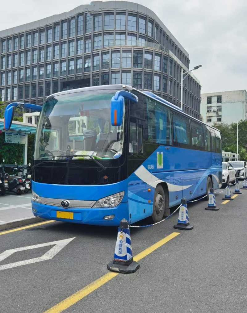 兩臺有公告粵牌國六LNG宇通6119天然氣48座氣囊車