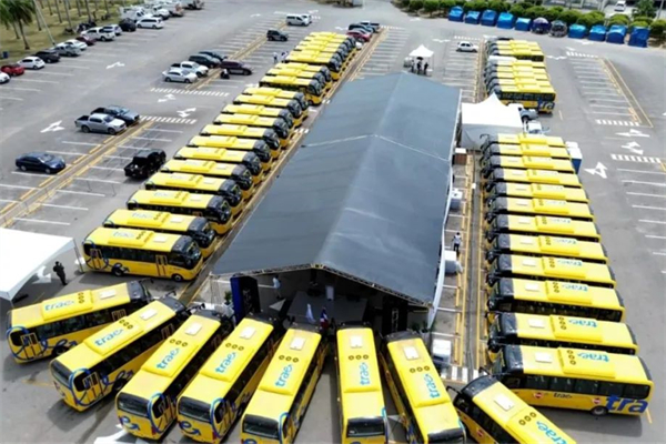 副總統現場支持 中通客車100臺定制校車交付多米尼加