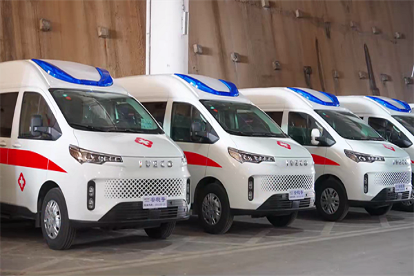 依維柯聚星救護(hù)車(chē)批量交付 護(hù)航湖南河南醫(yī)療急救新高度