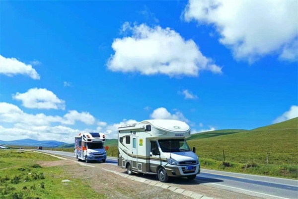 開(kāi)著依維柯房車(chē)，踏上新疆火焰山的祛濕之旅！
