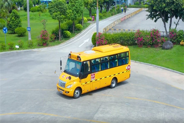 金龍校車榮耀駛入新疆昌吉，閩新兩地攜手并進、共筑夢想!