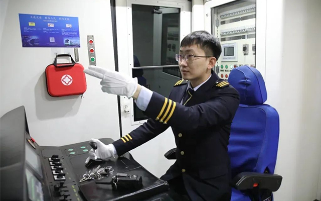 偶遇大連列車不載客......