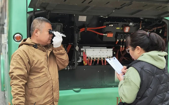 鄭州公交對車輛進行“冰點檢測”