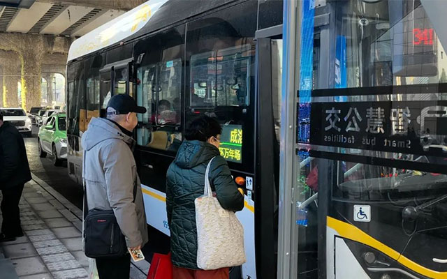 成都公交“一站一策”顯成效 萬年場站升級便民利民