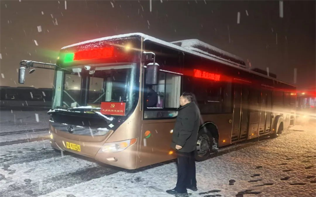 雨雪天氣不打烊 鄭州公交全力保障市民出行暢通
