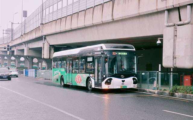 成都公交“智慧治堵” 高頻干線入駐快速道 市民出行效率倍增