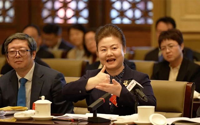 公交駕駛員何少花 17載春秋 見證北京公交的貼心變化