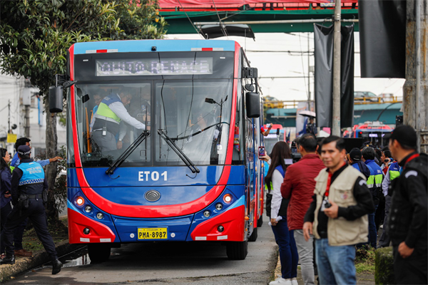 中國(guó)宇通雙源無(wú)軌電車(chē)首次駛?cè)攵蚬隙酄柺锥?></a>
                    <p>
                        當(dāng)?shù)貢r(shí)間2025年3月31日，一場(chǎng)備受矚目的交付儀式在厄瓜多爾首都基多盛大...<a href=