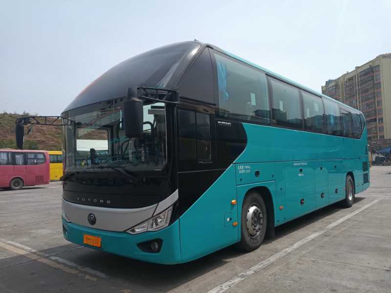 2024年上牌兩臺準(zhǔn)新國六37座2+1宇通大商務(wù)保姆車
