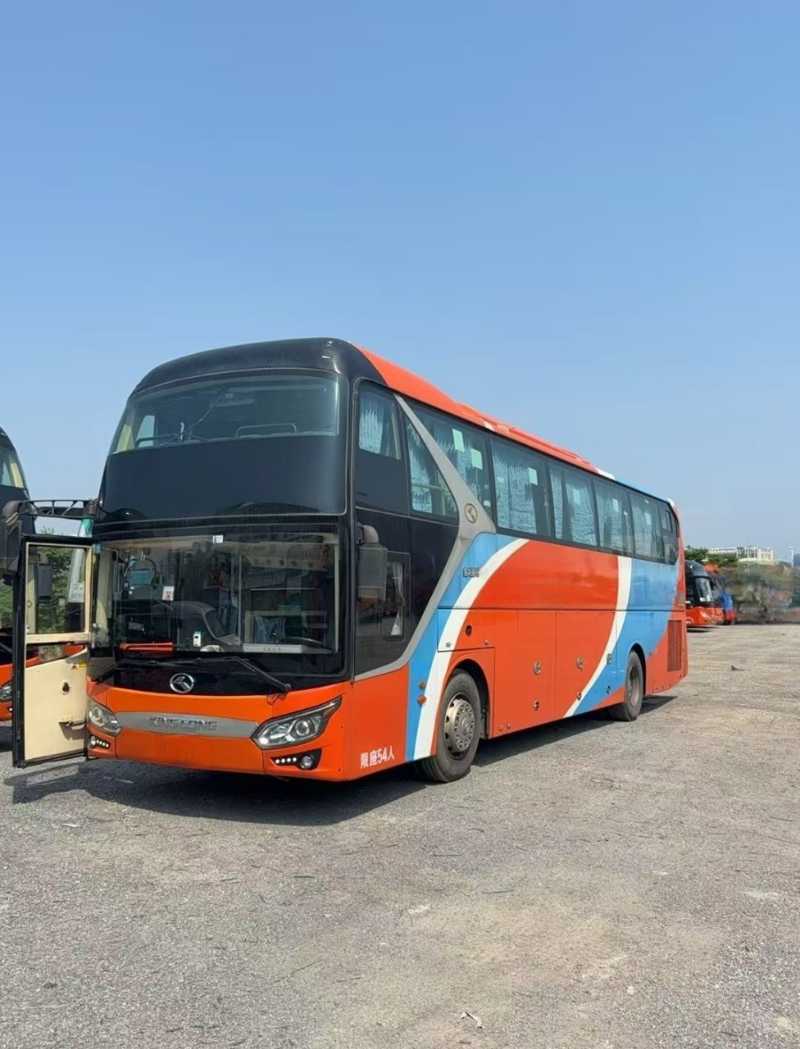 2017年上牌多臺(tái)粵牌國五54座一層半金龍6119一手旅游車