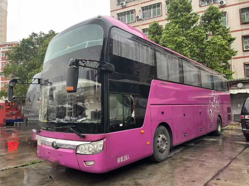 2017年12月上牌福建牌36座2+1帶腿拖半臥宇通6126氣囊營運(yùn)車
