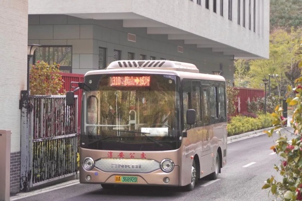 安凱G60E純電公交駛?cè)氪景?打通綠色出行 “末梢神經(jīng)”