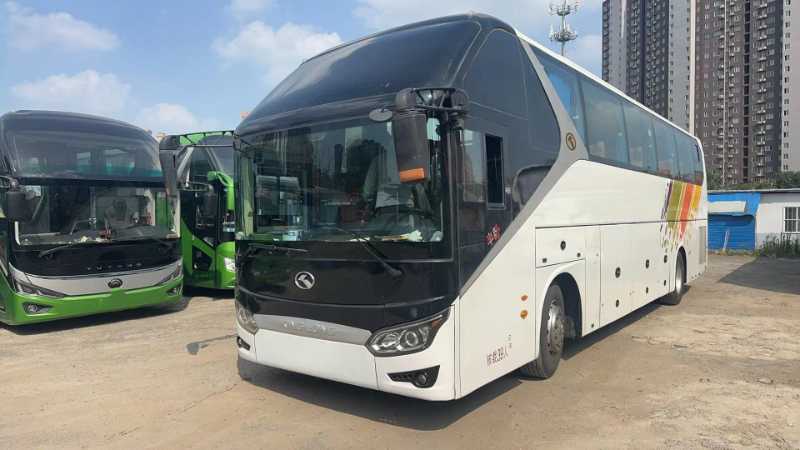 2015年6月上牌39座國四帶腿托金龍6125一手氣囊旅游車